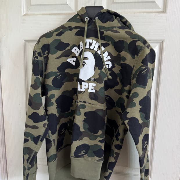 베이프 카모플라주 후드티 M 사이즈 신품 판매합니다!
