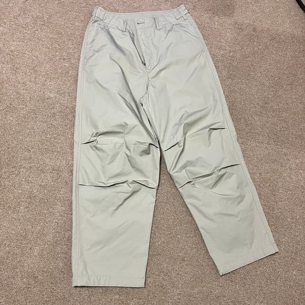 유니클로 와이드핏파라수트팬츠 베이지