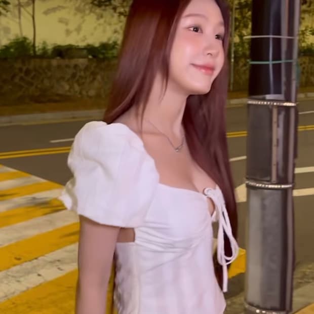 글로니 퍼프 백리스 탑 블라우스
