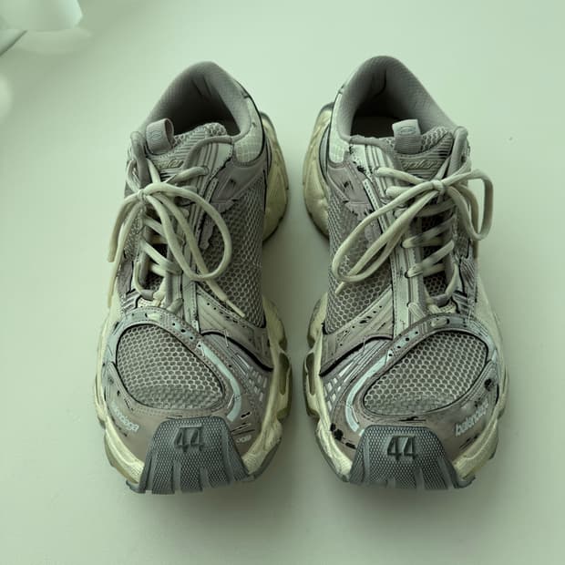 발렌시아가 스테이플러 에그쉘 44 사이즈