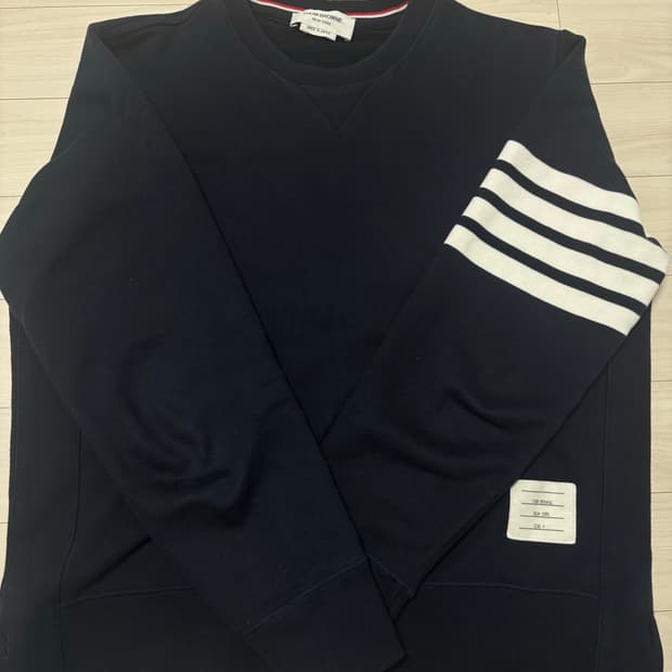 톰브라운 맨투맨 4사이즈 네이비