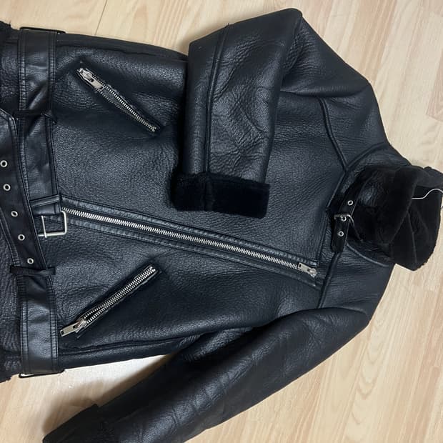 자라 우먼 무스탕