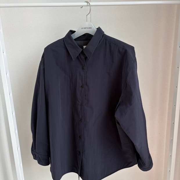 모이아 패딩 셔츠 네이비