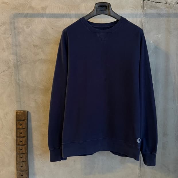 유니버셜 웍스 맨투맨 100