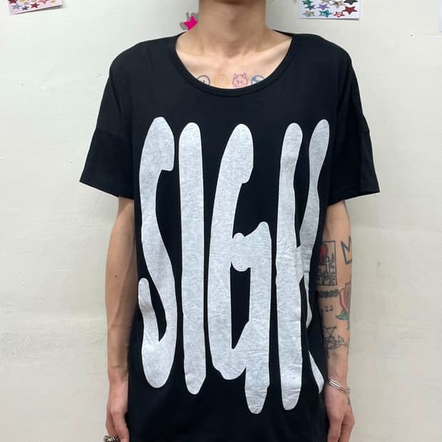 Big SIGH Lettering Loose T-Shirt