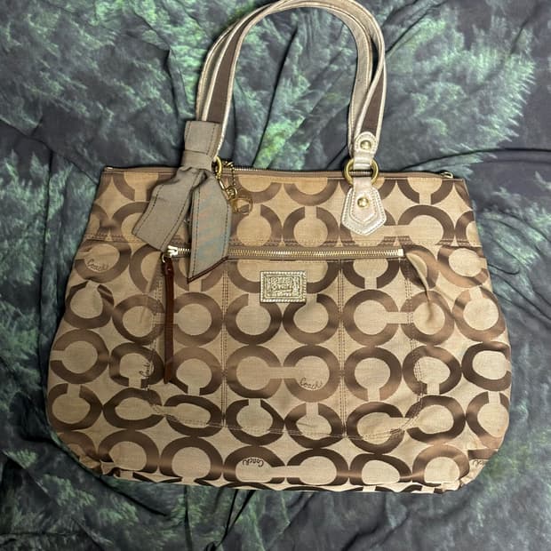 코치 포피 시그니처 쟈가드 글램 토트백 (핫핑크 오네갸루st)