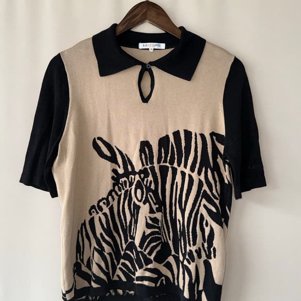 LEONARD SPORT 지브라 패턴 반팔 니트 폴로 톱