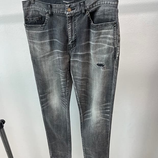 33) 생로랑 디스 그레이진 