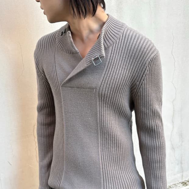 엠포리오 아르마니 후크 넥 스웨터