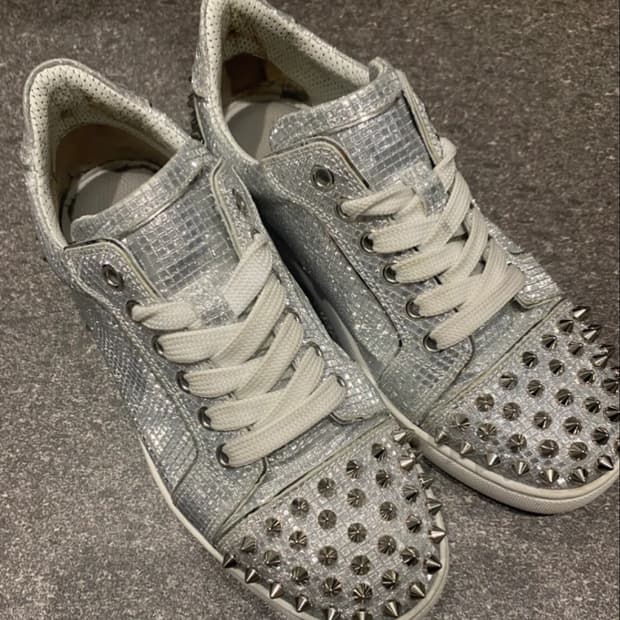 크리스찬 루부탱 스터드 스니커즈