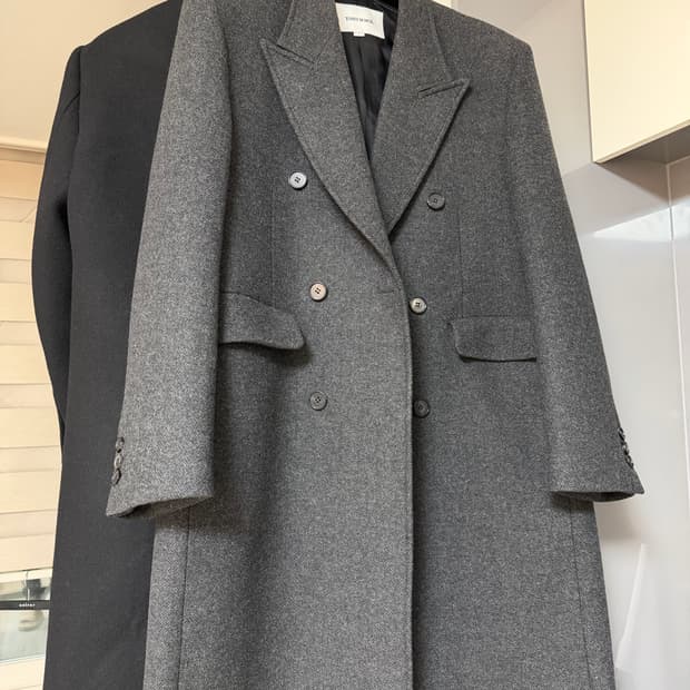 토니웩 다크헤링본 코트 판매합니다  Herringbone Wool Dou