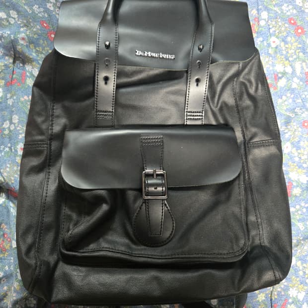 닥터마틴 블랙 사첼 백팩