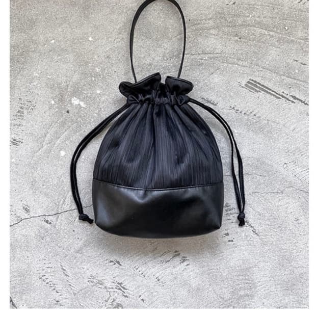 유노이아 플리츠 버킷백