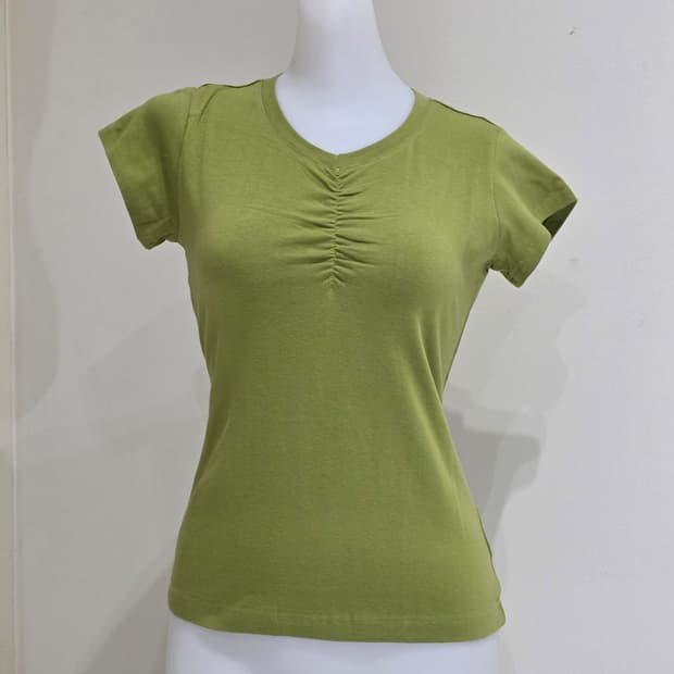 빈티지) 올리브 그린 베이직 y2k 가슴셔링 에이블리 모리걸 반팔티셔츠