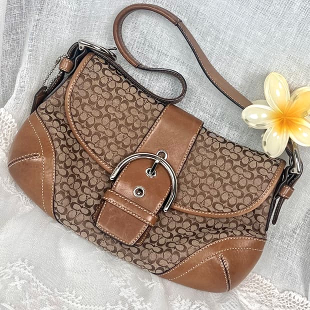 90s coach mini 시그니처 캔버스 탠 브라운 레더 소호 숄더백