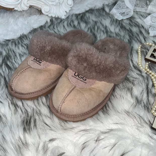 어그 핑크브라운 퍼 클로그