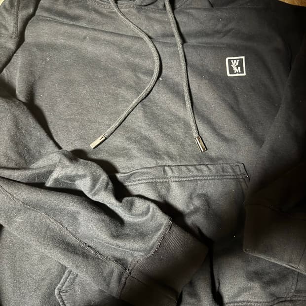 우영미후드티백로고