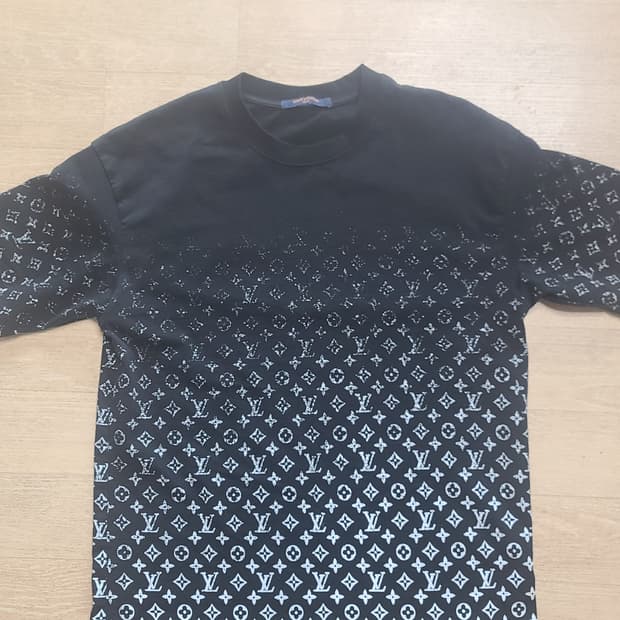 루이비통 그라디언트 반팔 M