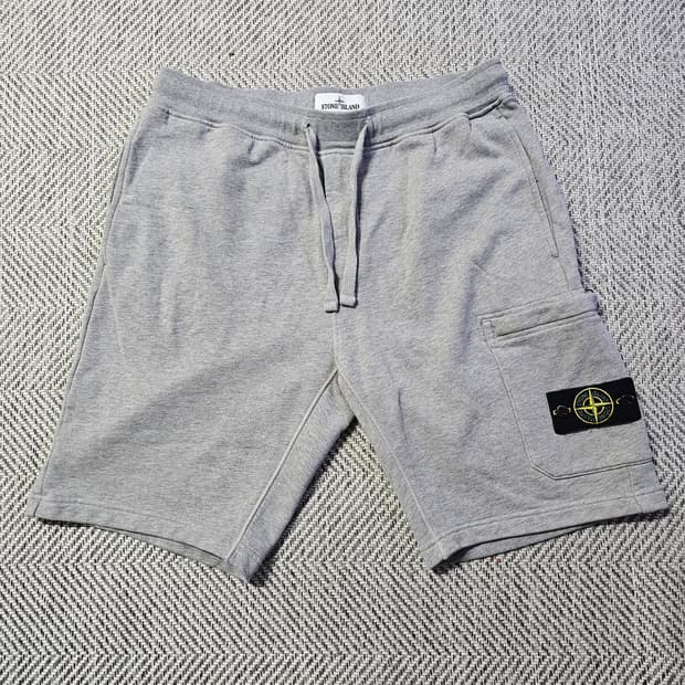 스톤아일랜드 브러쉬드 코튼 플리스 버뮤다 카고 쇼츠 팬츠