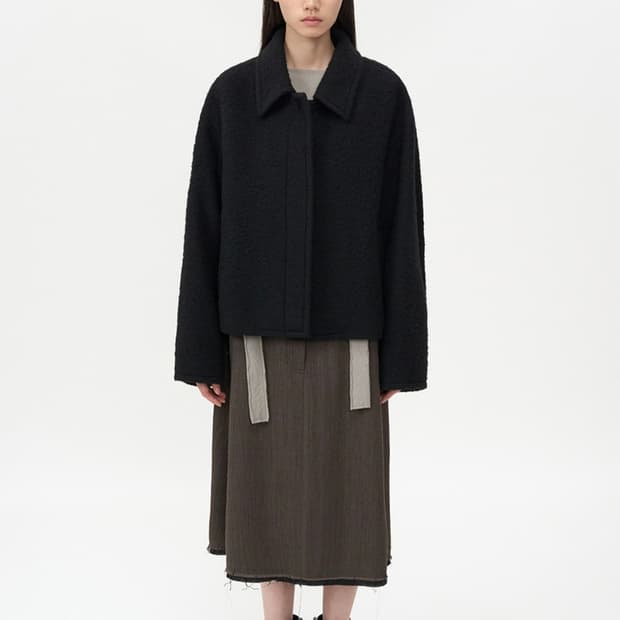 인사일런스 헤어리 알파카 하프 코트 BLACK