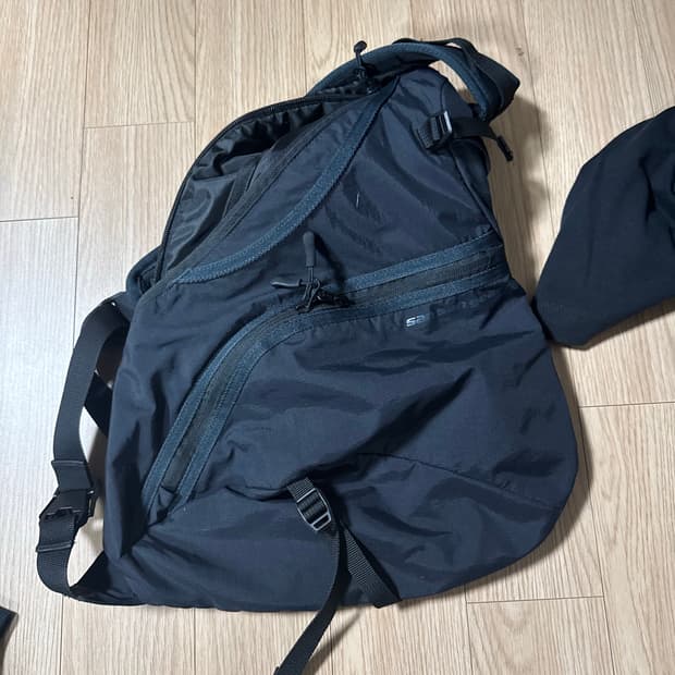 산산기어 슬링백 블랙