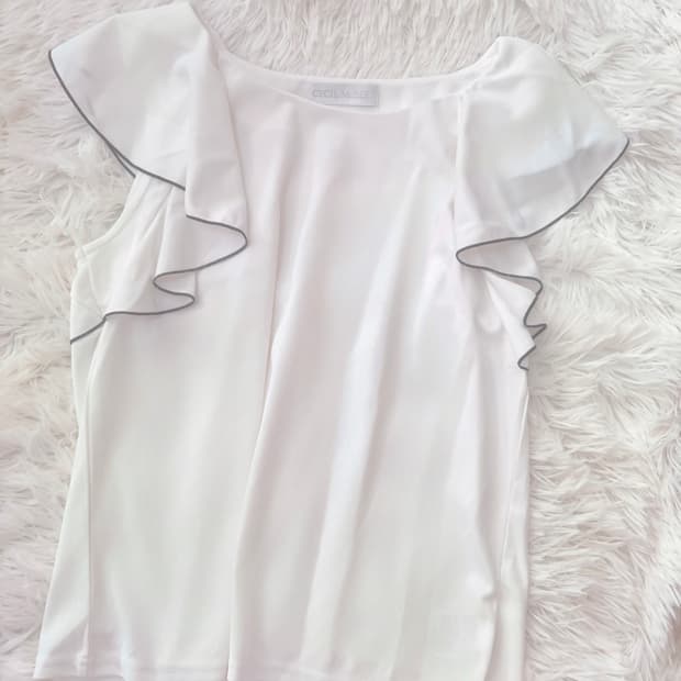 Cecil Mcbee 세실맥비 화이트 프릴 블라우스 (착샷o)