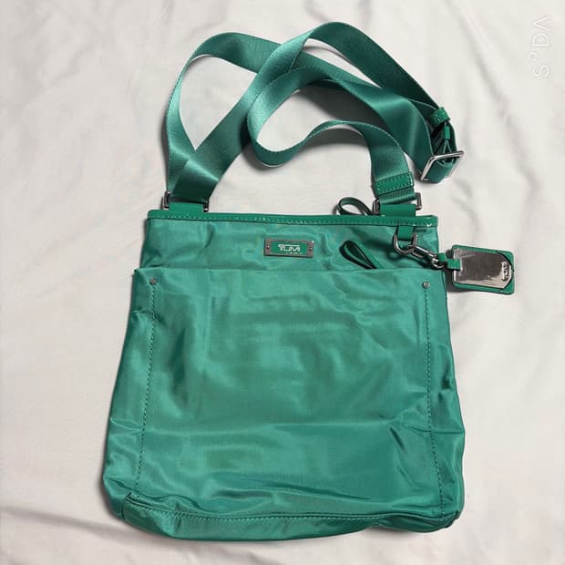 TUMI 투미 그린 크로스백