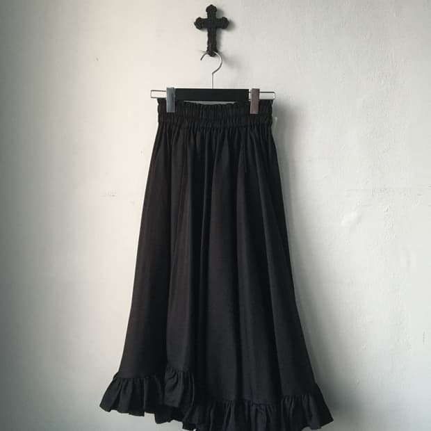 Frill unbalanced long skirt