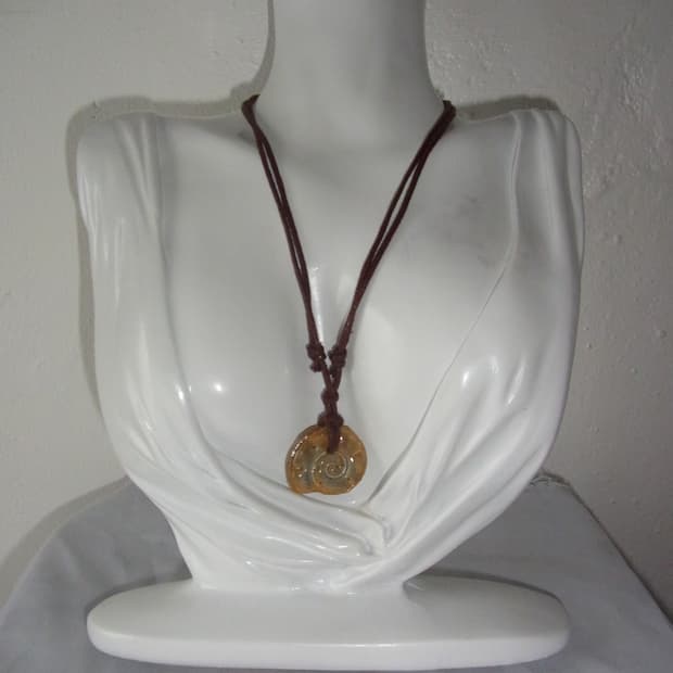 yujagi button necklace