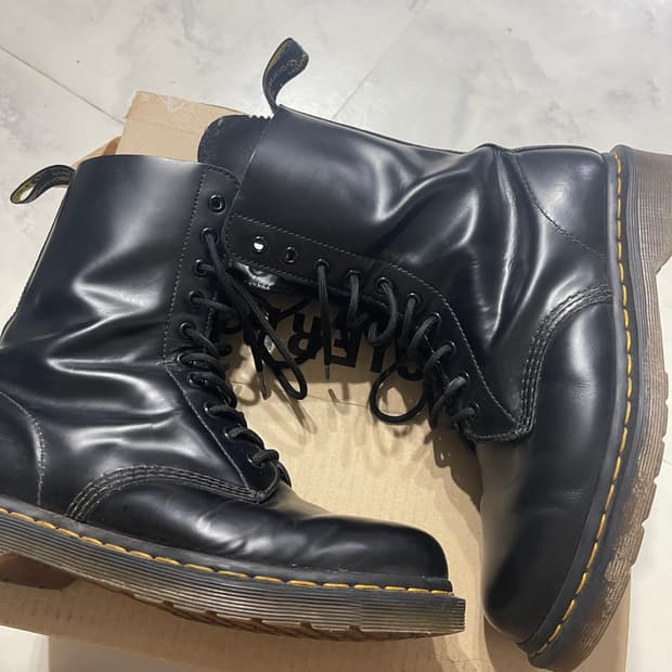 닥터마틴 10홀 워커 270