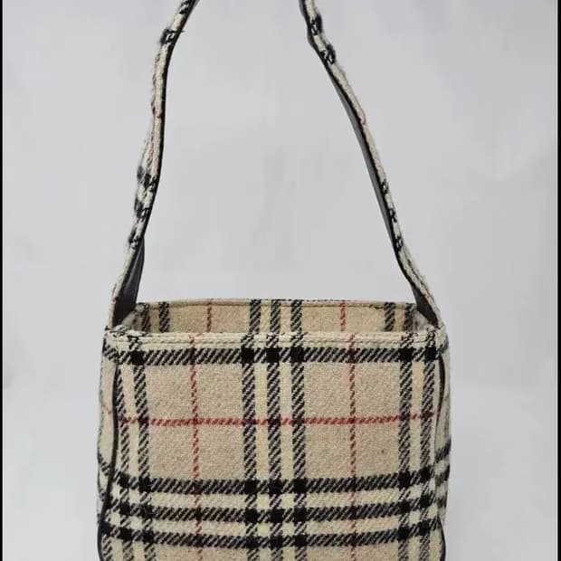 정품 버버리 체크 숄더백