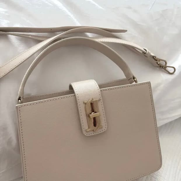 제이에스티나 뉴 클래식 토트백