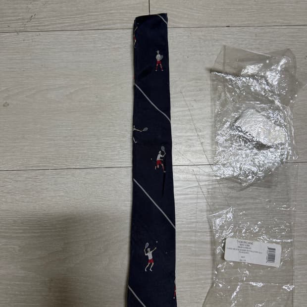 톰브라운 테니스 네이비 넥타이 타이 팝니다