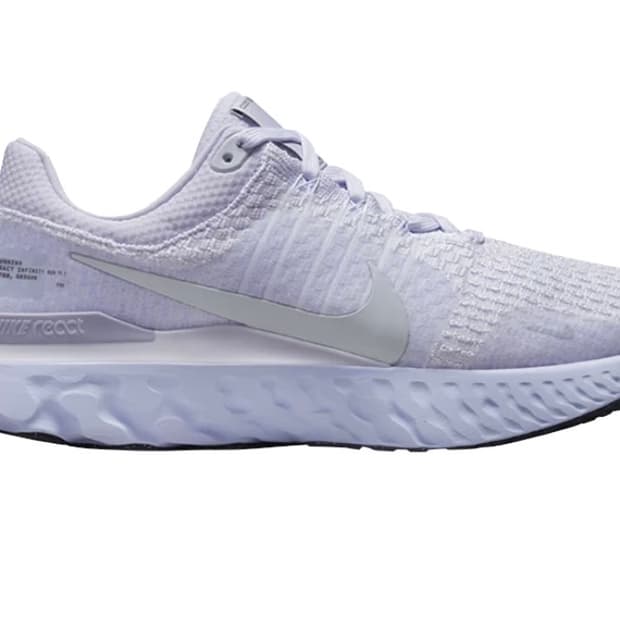 나이키 리액트 인피니티 런 플라이니트 3 페일리스트 퍼플