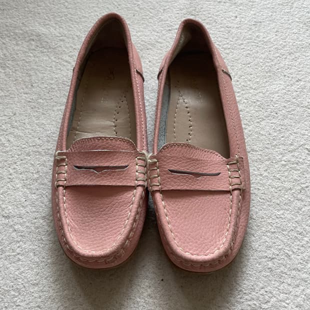 소프트 레더 핑크 로퍼