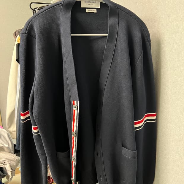 톰브라운 암밴드 네이비 가디건