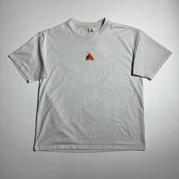 나이키 ACG 23SS 프론트 스몰 로고 코튼 반팔 티셔츠 R2074