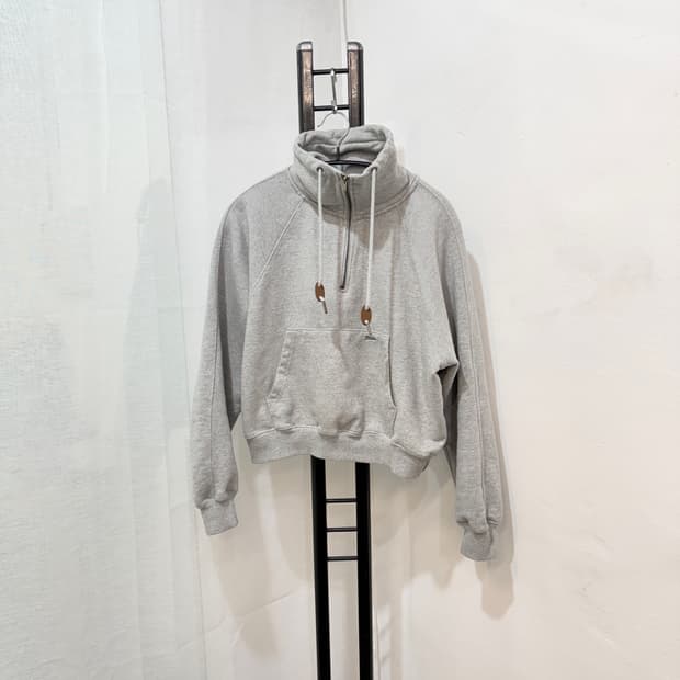 틸아이다이 그레이 하이넥맨투맨 스웻셔츠 3926