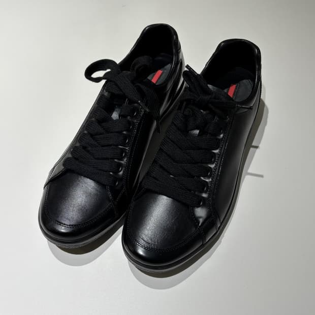 8.5) 프라다 블랙 레더 스니커즈