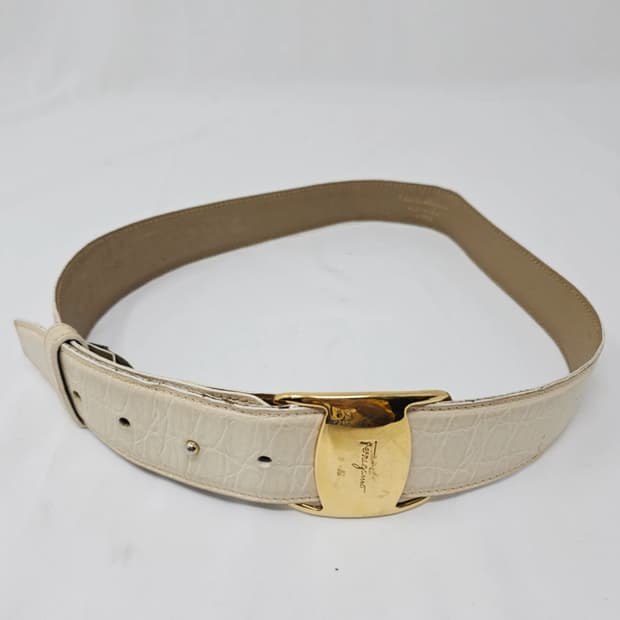 페라가모 금장 버클 벨트 아이보리