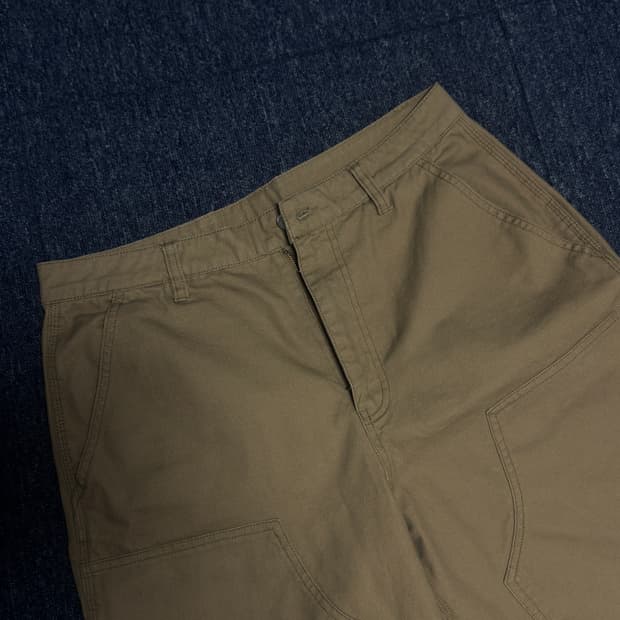 [34] 무탠다드 캔버스 더블 니 카펜터 버뮤다 팬츠 베이지