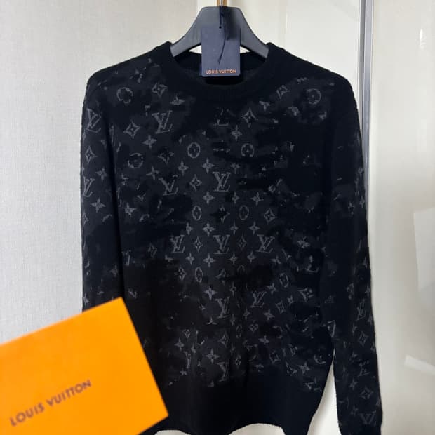 루이비통 디스트레스드 모노그램 크루넥 니트  