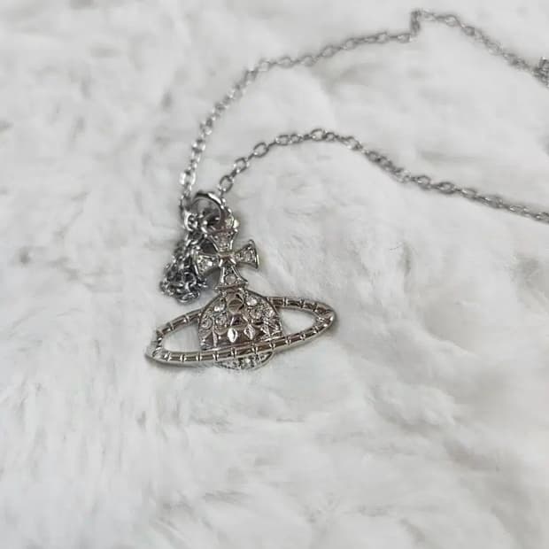 비비안웨스트우드 메이페어 바스 릴리프 팬던트 목걸이