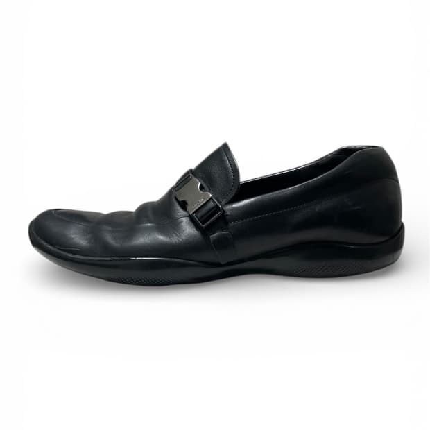 sport buckle loafer