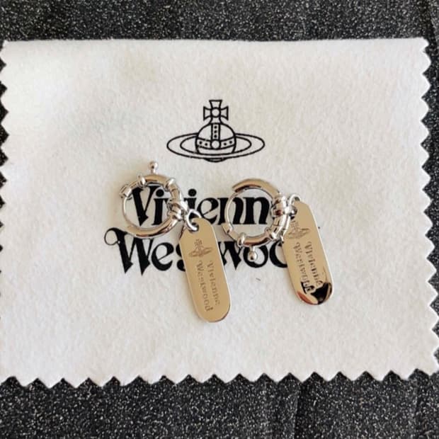 비비안웨스트우드 아카이브 레터링 orb 각인 드롭 링귀걸이