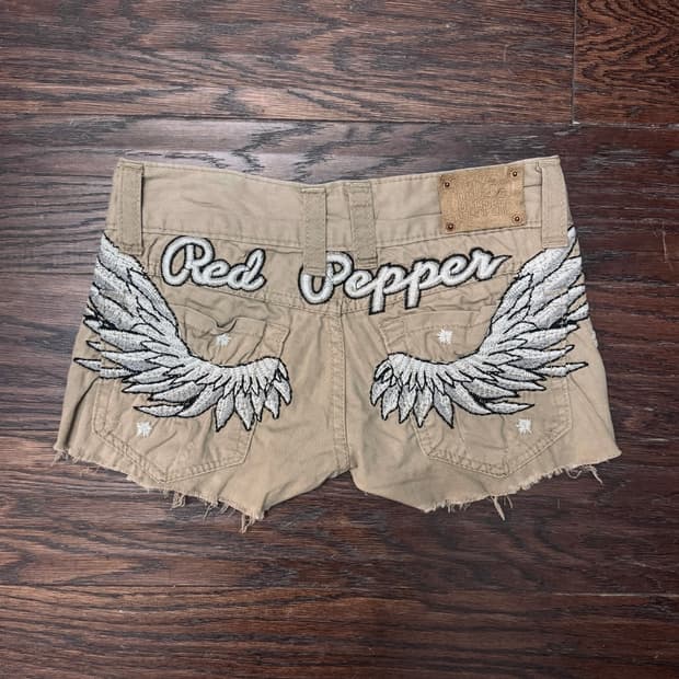 Red pepper short pants