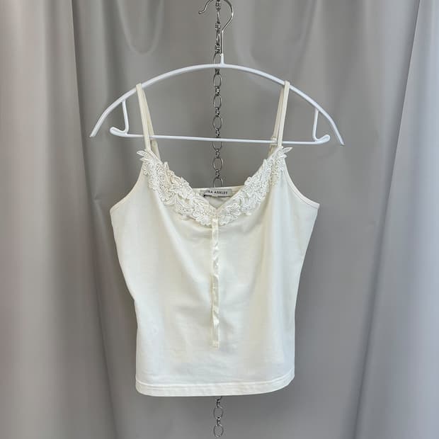 LAURA ASHLEY creamy lace strap sleeveles