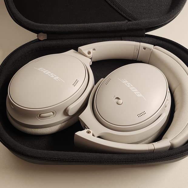 Bose QC45 노이즈 캔슬링 헤드셋