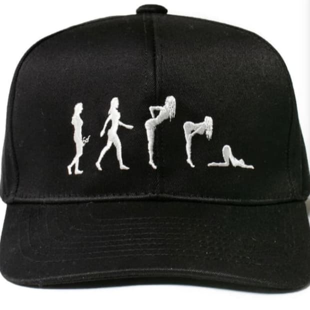 빨간줄 사피엔스 모자