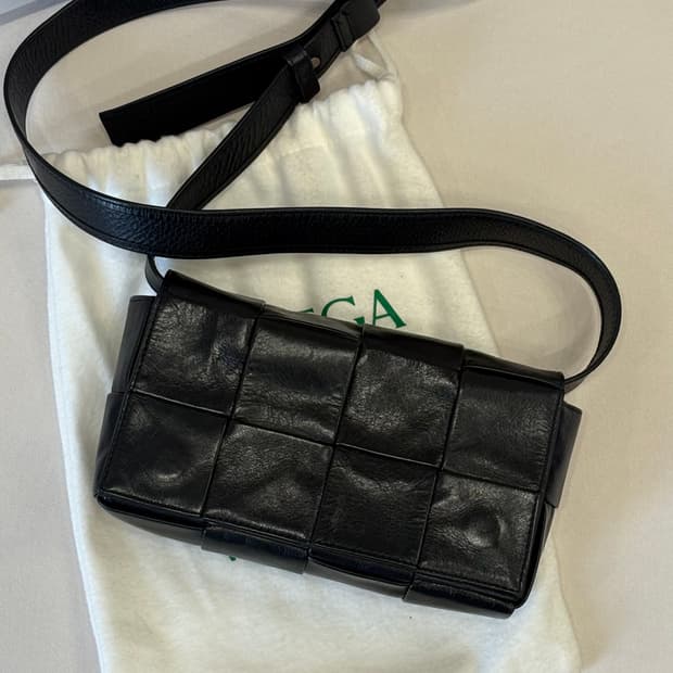 보테가베네타 카세트 벨트백 미니